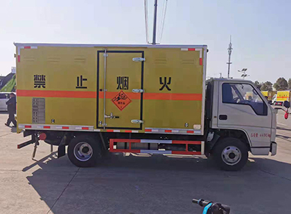 港北爆破器材运输车技术升级与安全合规新趋势